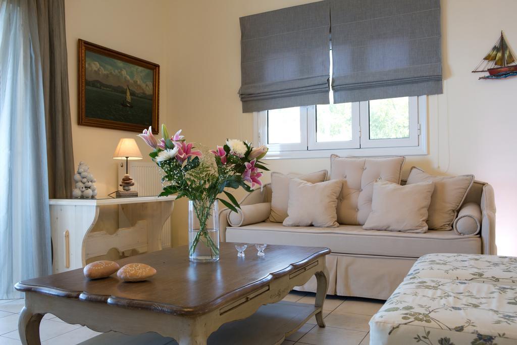 Amalia Apartments Exanthia Phòng bức ảnh
